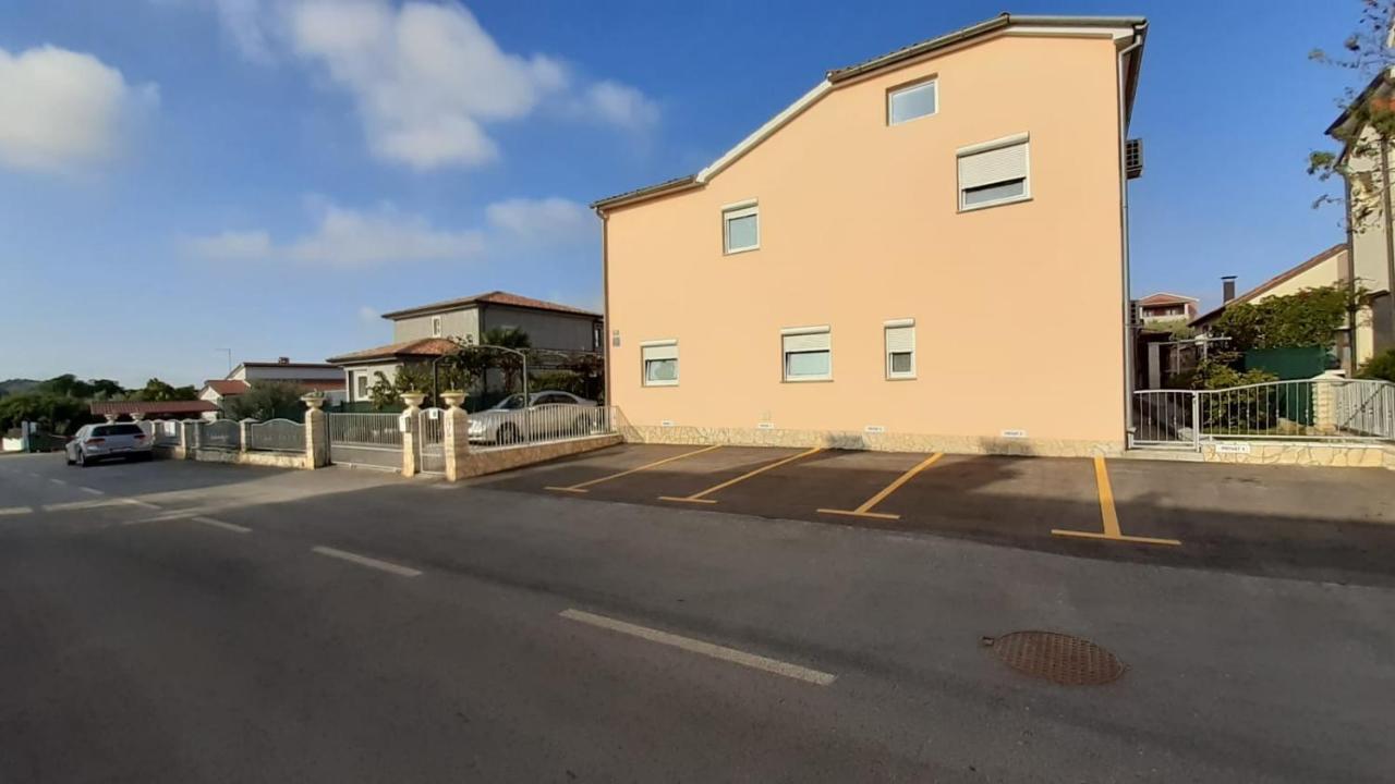 Appartamento Haus Delphin Porec Esterno foto
