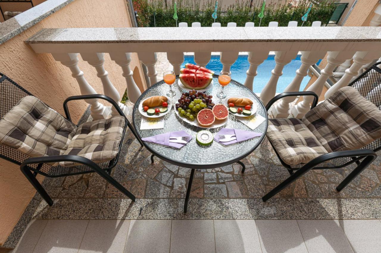 Appartamento Haus Delphin Porec Esterno foto