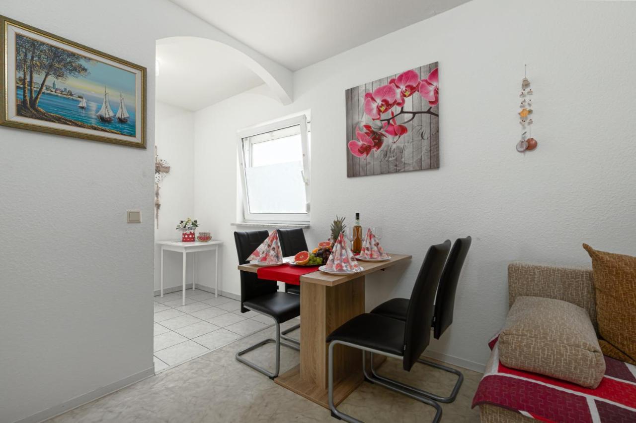 Appartamento Haus Delphin Porec Esterno foto