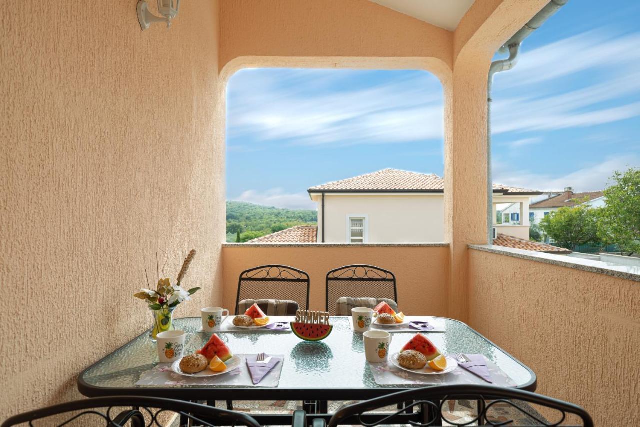 Appartamento Haus Delphin Porec Esterno foto